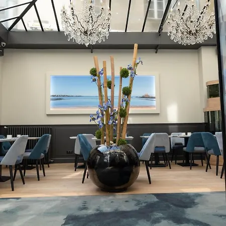 De L'univers Hotel 3*