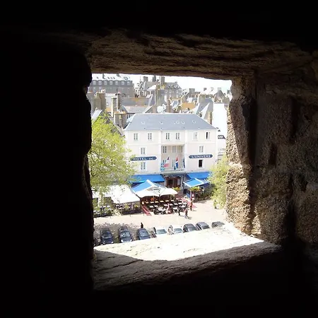 De L'univers Hotel
